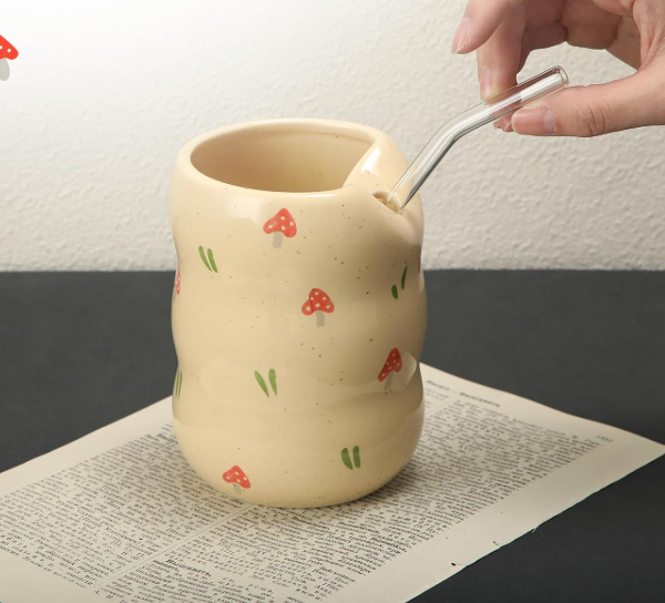 Ceramic Mug With Sip Lid, Elegant Modern Wood-Grain Style